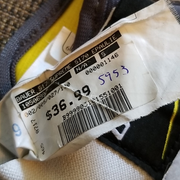 BAUER Youths Shoulder Pads (Age 3-5 yrs Old) - Picture 6 of 7